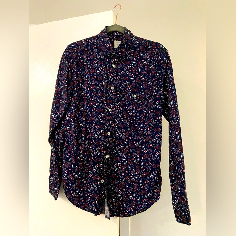 Paisley-patterned, navy Gap shirt. Mens, small petite.